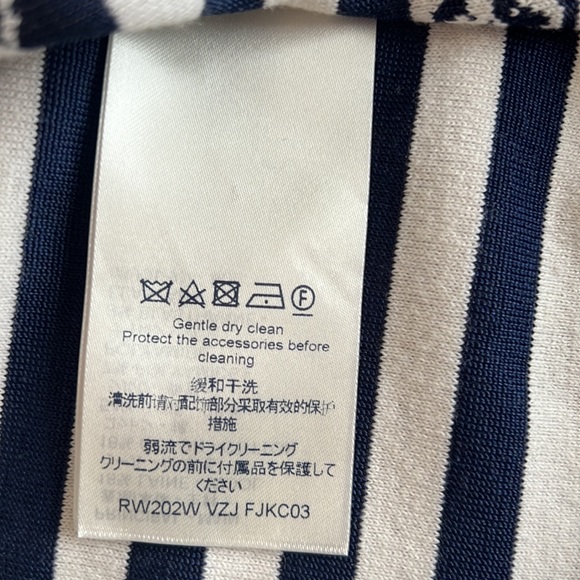 Louis Vuitton monogrammed cardigan. Size large, authenticity guaranteed. - Picture 3 of 5